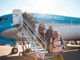 Esquel recibió el primer vuelo directo desde Córdoba de la temporada de invierno