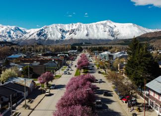 Esquel recibe la primavera a puro color: Bajada de Luces en La Hoya, Fiesta de los Ciruelos y Juegos de Montaña