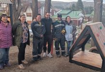 El Jardín 4401 ya disfruta de nuevos juegos construidos por trabajadores municipales