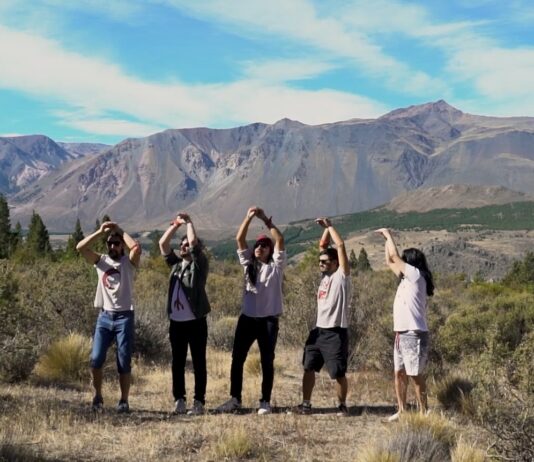 La Orquesta Afónica y Disonante del Arroyo Esquel estrenó el videoclip “Maitenche”