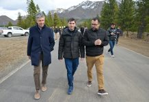 Torres en Esquel: el gobernador inauguró un complejo turístico y recorrió obras en el Aeropuerto