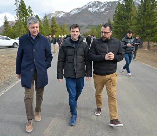 Torres en Esquel: el gobernador inauguró un complejo turístico y recorrió obras en el Aeropuerto