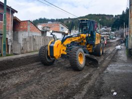 Avanza la obra de adoquinado en el barrio Cañadón de Borquez