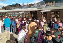 Aventura sobre rieles: decenas de niños y niñas disfrutan del viaje en La Trochita
